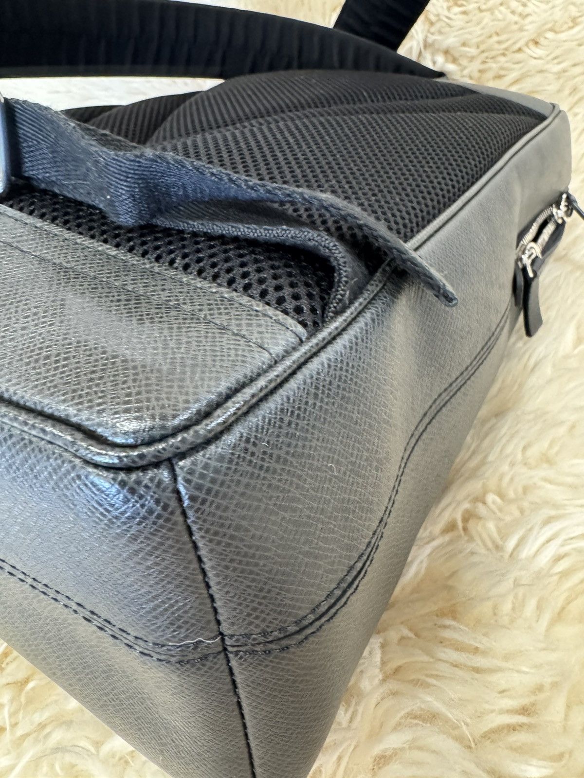 Louis Vuitton Louis Vuitton Taiga Grigori Gray Backpack Ardoise Leather Size ONE SIZE - 10 Thumbnail
