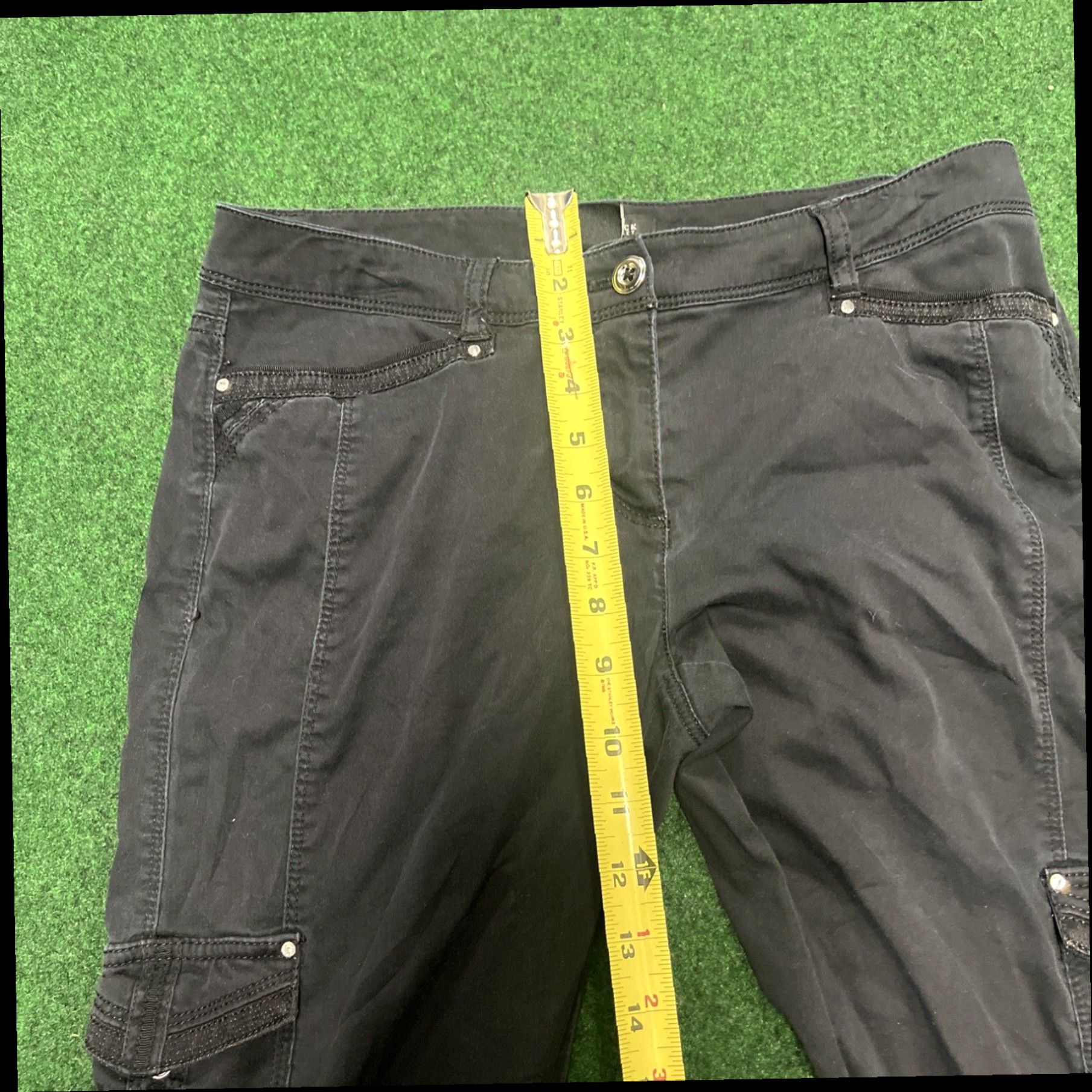 White House Black Market Luxurious Black Cargo Capri Pants for Petite Women with Short Crop Leg Style by White House Black Market in Size 2 Size 26" / US 2 / IT 38 - 6 Thumbnail