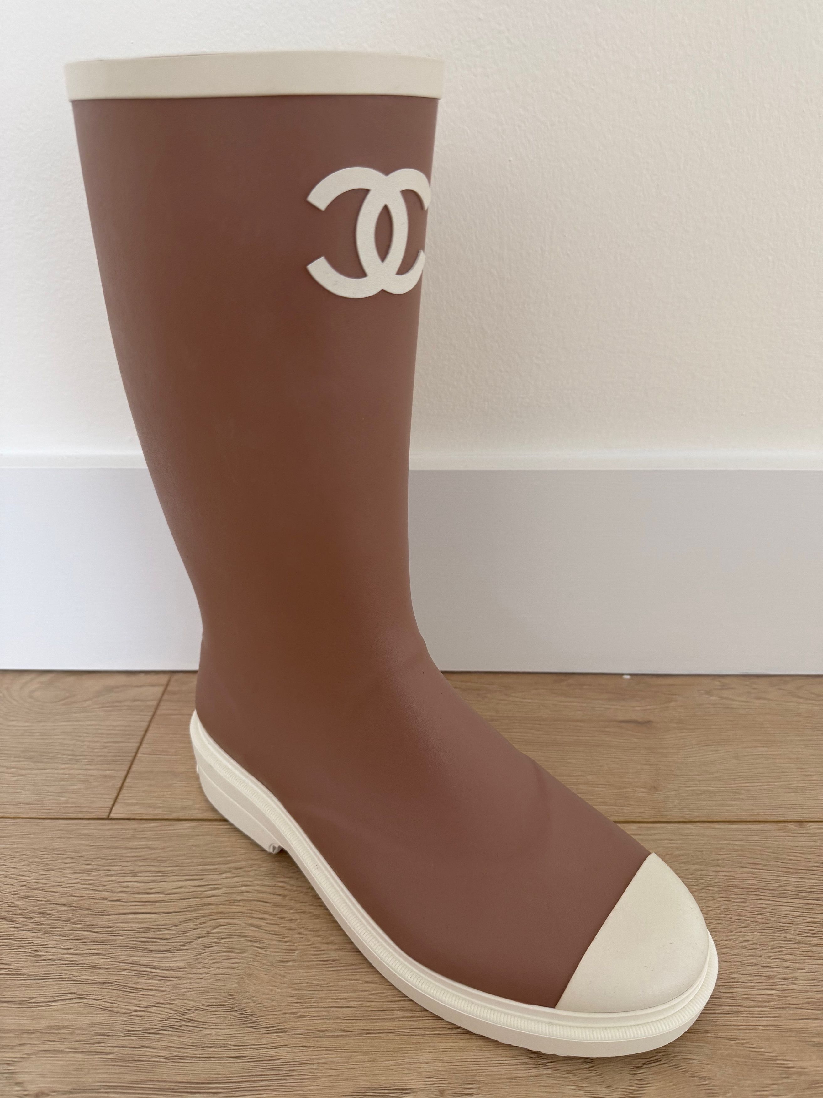 Chanel Chanel 26C White CC Logo High Pull On Rubber Rain Boots 36 Size US 6 / IT 36 - 8 Thumbnail