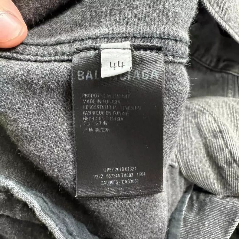 Balenciaga Balenciaga Earth embroidered denim jacket Size US S / EU 44-46 / 1 - 7 Thumbnail