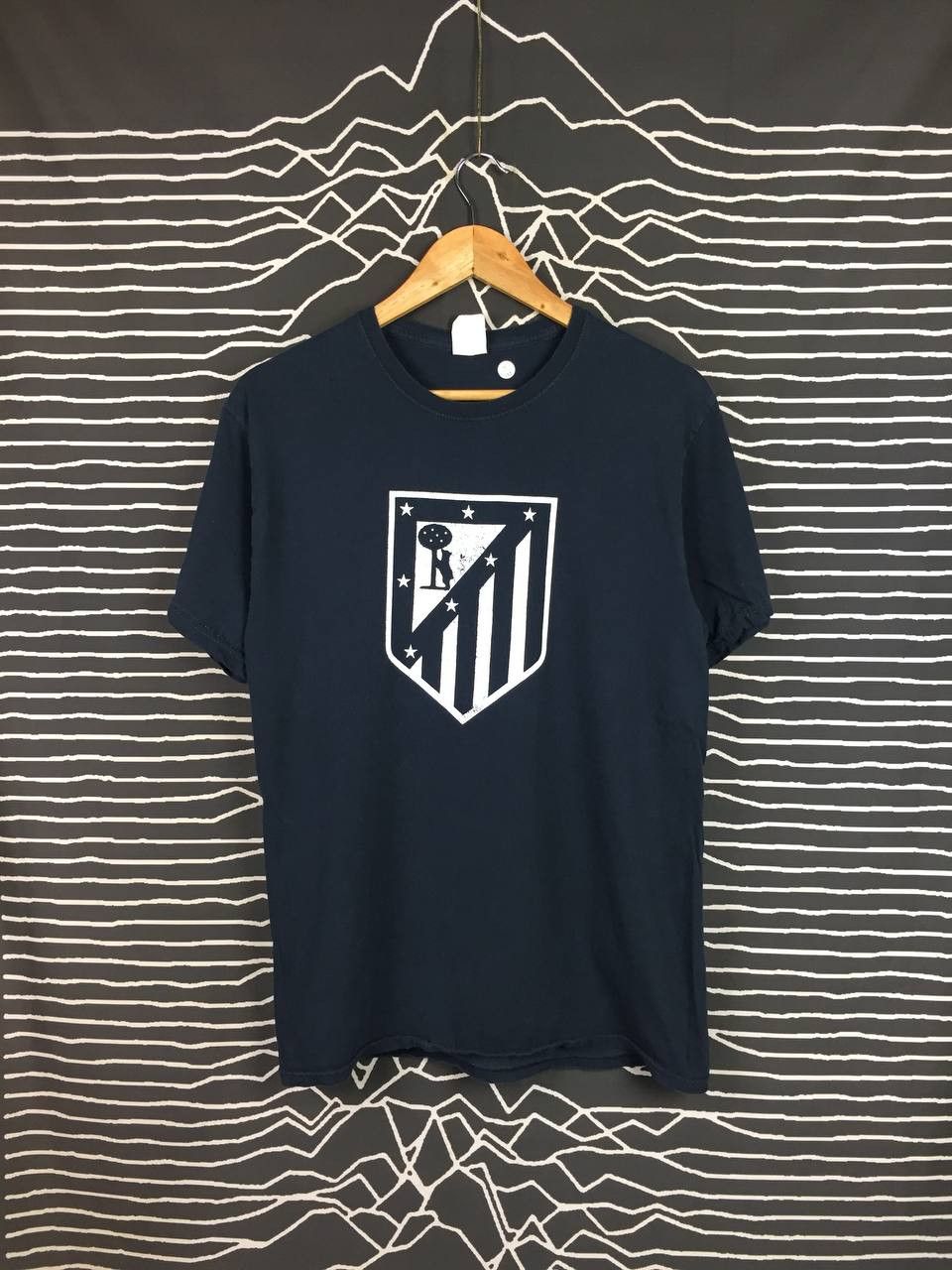 Vintage Vtg Atletico De Madrid Badge Logo Antoine Griezmann Tee Size US M / EU 48-50 / 2 - 1 Thumbnail
