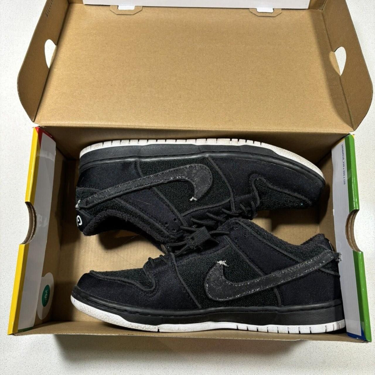 Nike SB Nike SB Dunk Low Pro x Gnarhunters Size US 8.5 / EU 41-42 - 2 Thumbnail