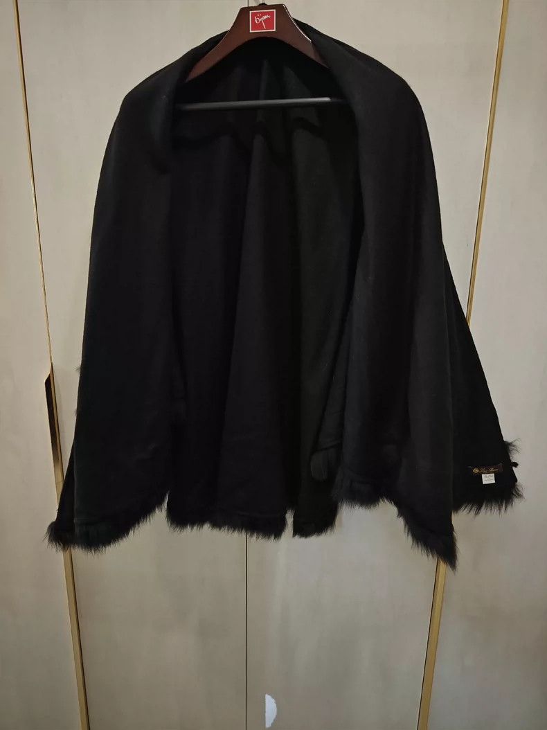 Loro Piana LORO PIANA A thick cashmere shawl with a mink coat Size M / US 6-8 / IT 42-44 - 5 Thumbnail