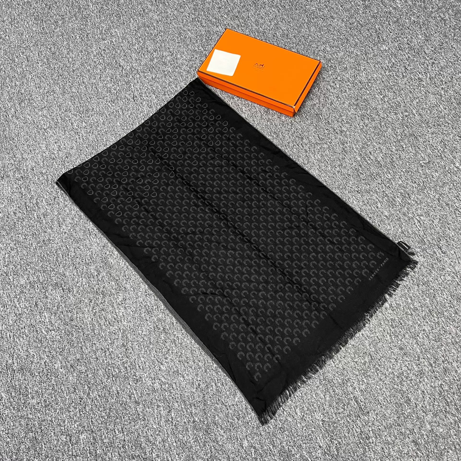 Hermes Hermes Horseshoe Allover Print Cashmere Scarf Size ONE SIZE - 2 Thumbnail