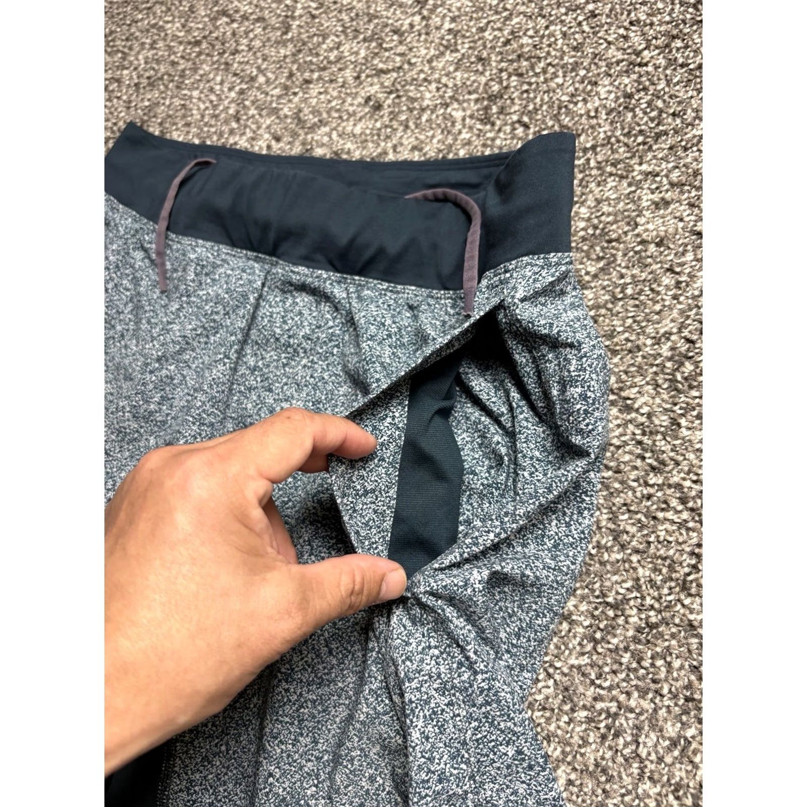 Lululemon Lululemon T.H.E Short Linerless Shorts Mens Medium Green Speckle LM7901S - Used - Slight Stains Size US 31 - 7 Thumbnail