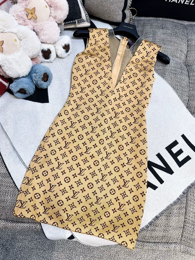 Louis Vuitton LOUIS VUITTON Khaki dress skirt full logo deep V sleeveless Size XS / US 0-2 / IT 36-38 - 7 Thumbnail