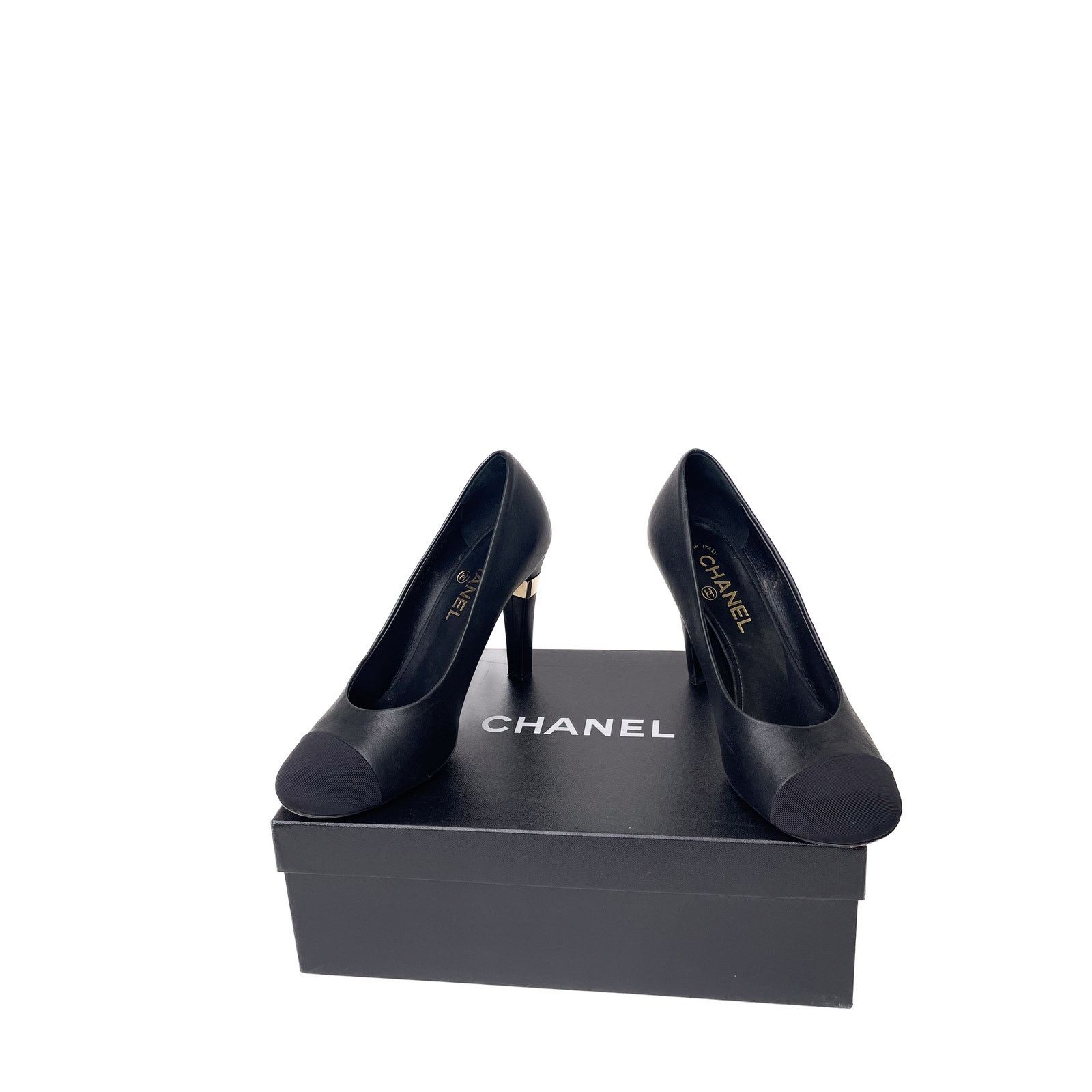 Chanel Black Pumps with Gold Detailing Size US 8 / IT 38 - 1 Thumbnail