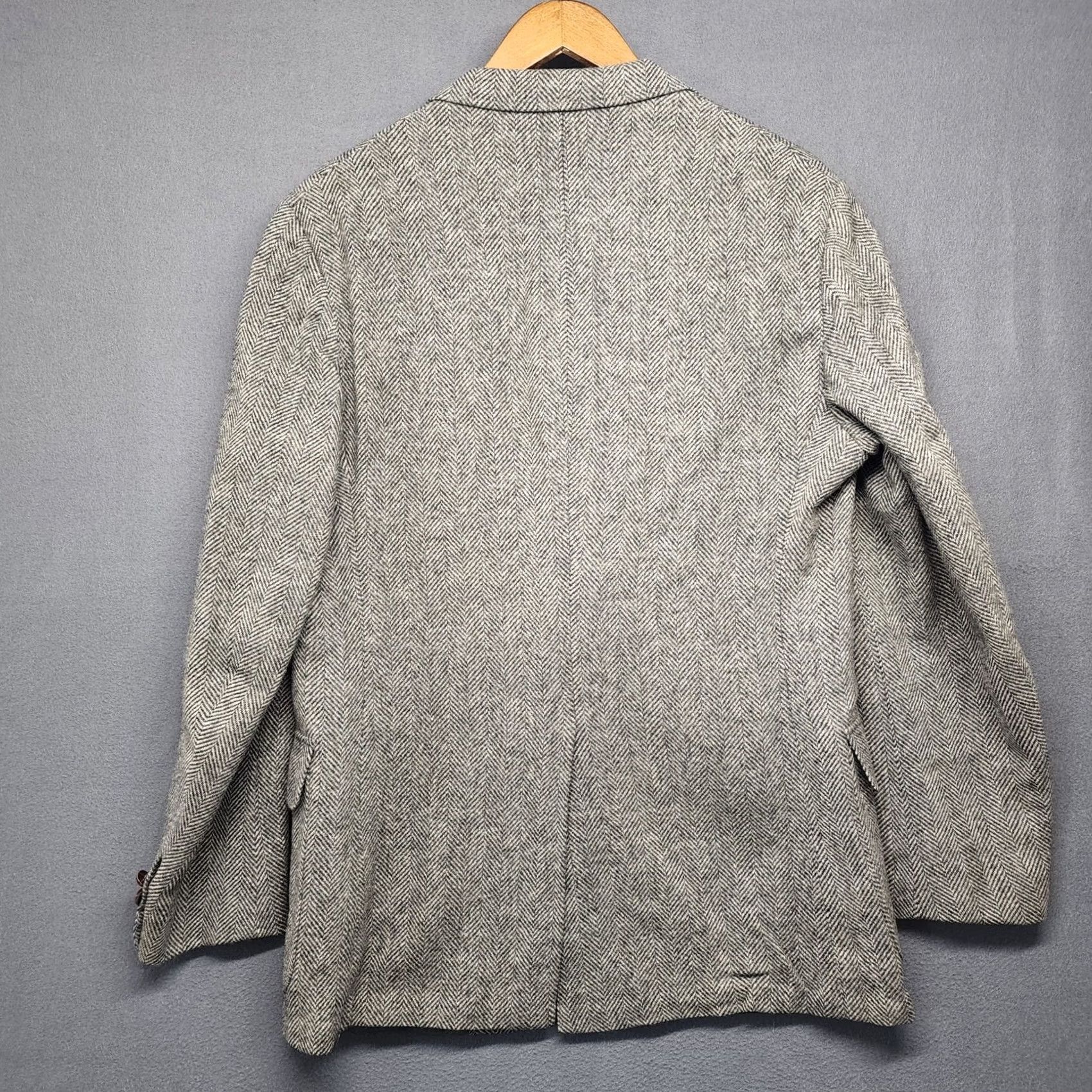 Vintage VINTAGE Redwood & Ross Sport Coat Jacket Mens Grey Tweed Herringbone Wool 42 R Size US XS / EU 42 / 0 - 2 Thumbnail