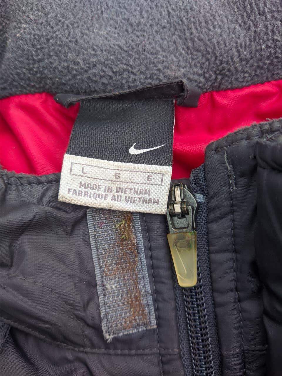 Nike Vintage Nike 00s Manchester United Puffer Jacket Size US L / EU 52-54 / 3 - 9 Thumbnail