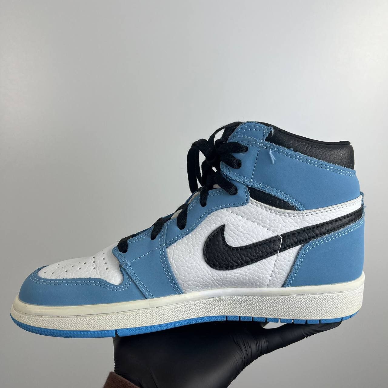 Nike Nike Air Jordan 1 Mid White University Blue Womens Size 37.5 Size US 6.5 / IT 36.5 - 3 Thumbnail