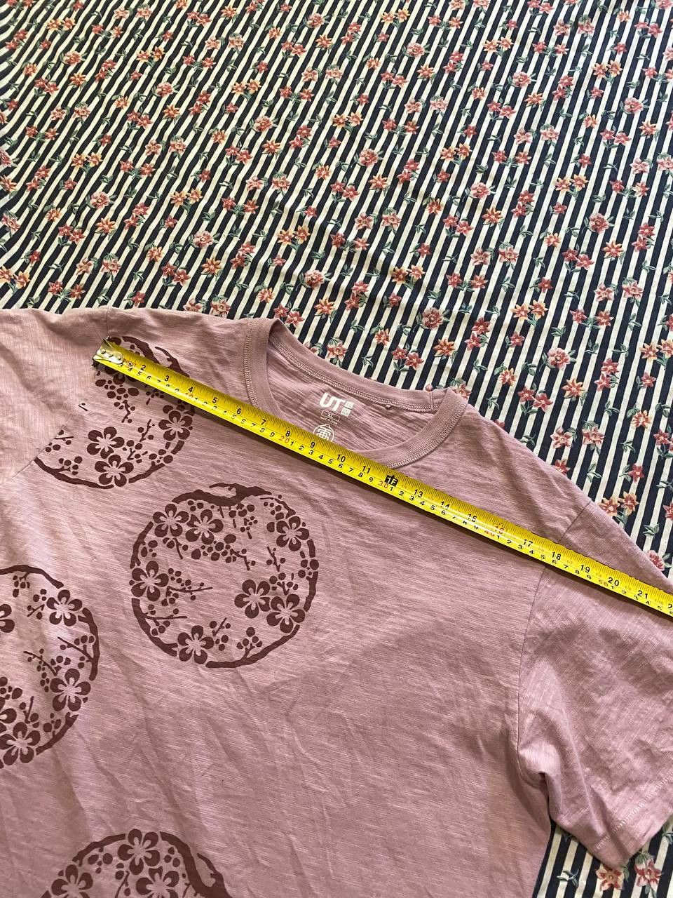 Uniqlo Vintage T-Shirt pink big print Uniqlo crazy Y2K size XL Size US XL / EU 56 / 4 - 11 Thumbnail