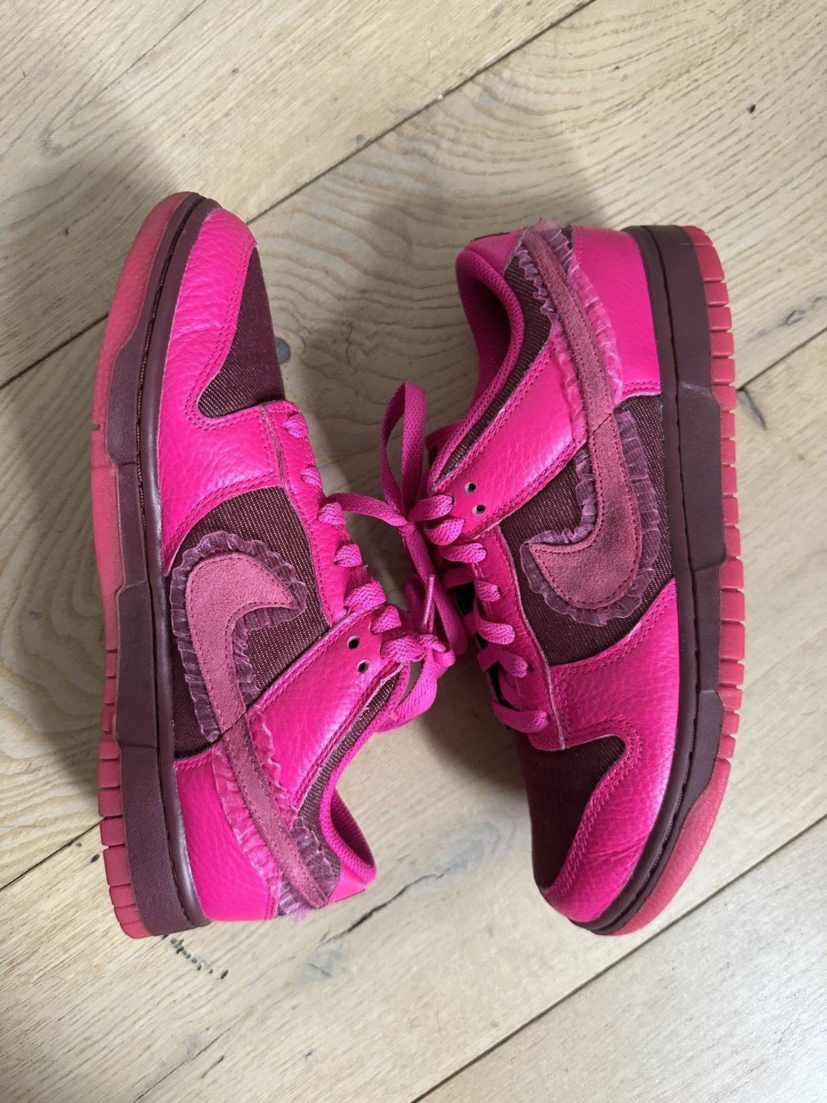 Nike Nike Wmns Valentines Day Dunks - size US 9 Size US 9 / IT 39 - 1 Thumbnail