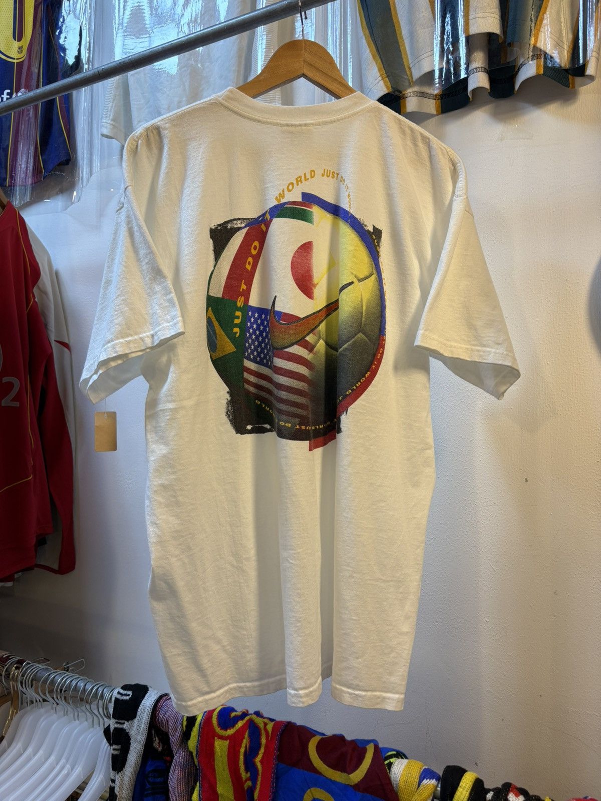 Nike Vintage Nike Football T-Shirt Size US L / EU 52-54 / 3 - 1 Thumbnail