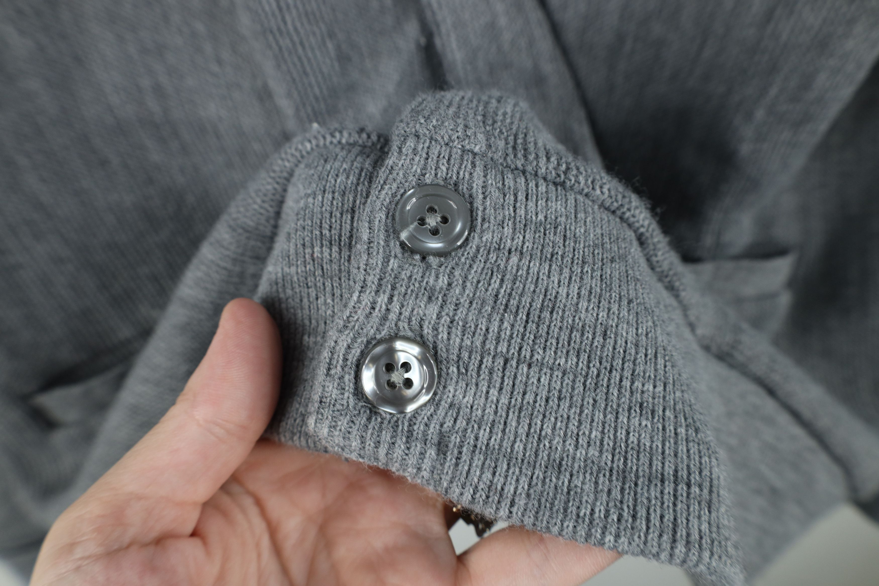 Vintage Vintage 90s Streetwear Blank Knit Cardigan Sweater Gray USA Size US L / EU 52-54 / 3 - 4 Thumbnail