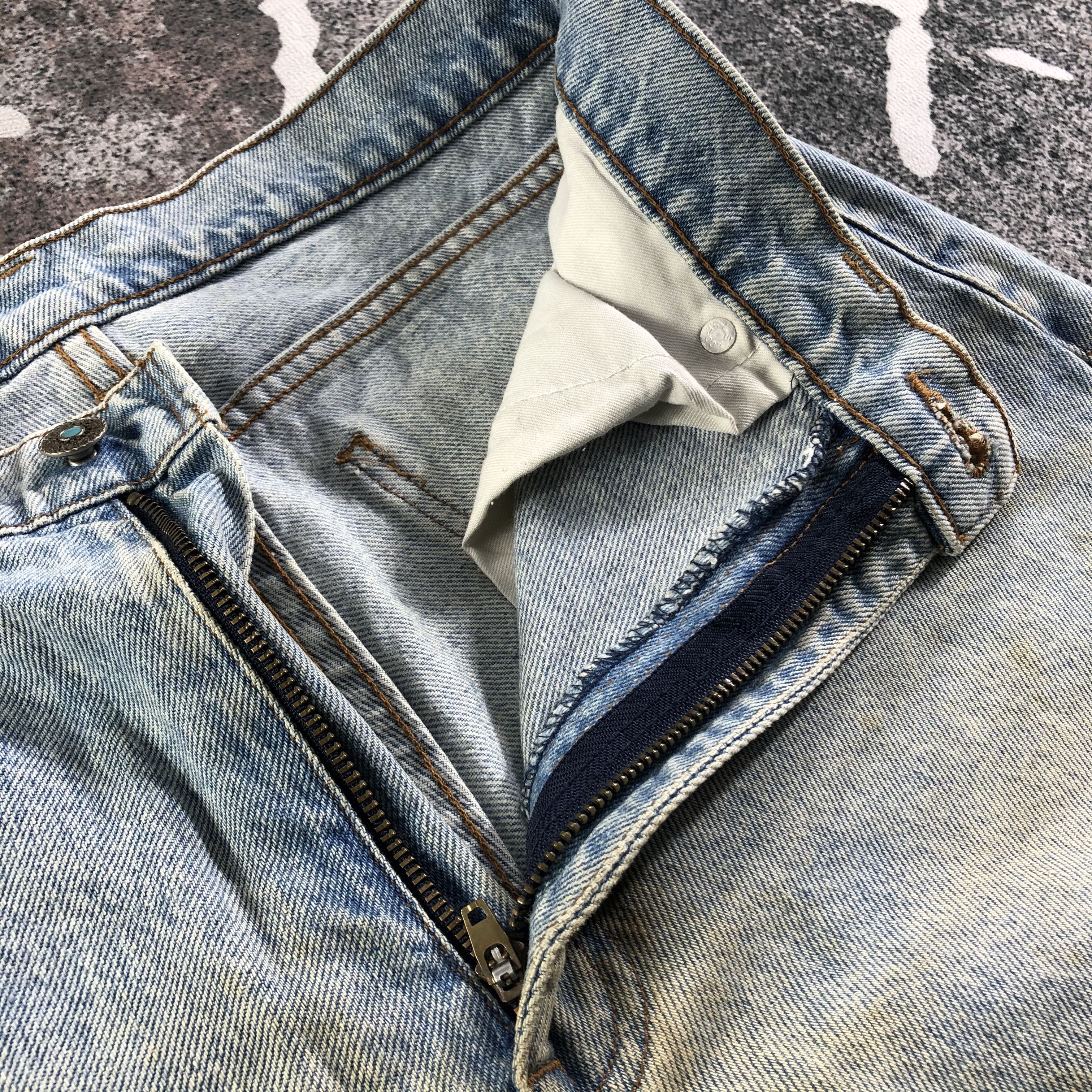 Levi's Vintage Levis Jeans Dirty Light Wash Jeans KJ2994 Size US 31 - 7 Thumbnail