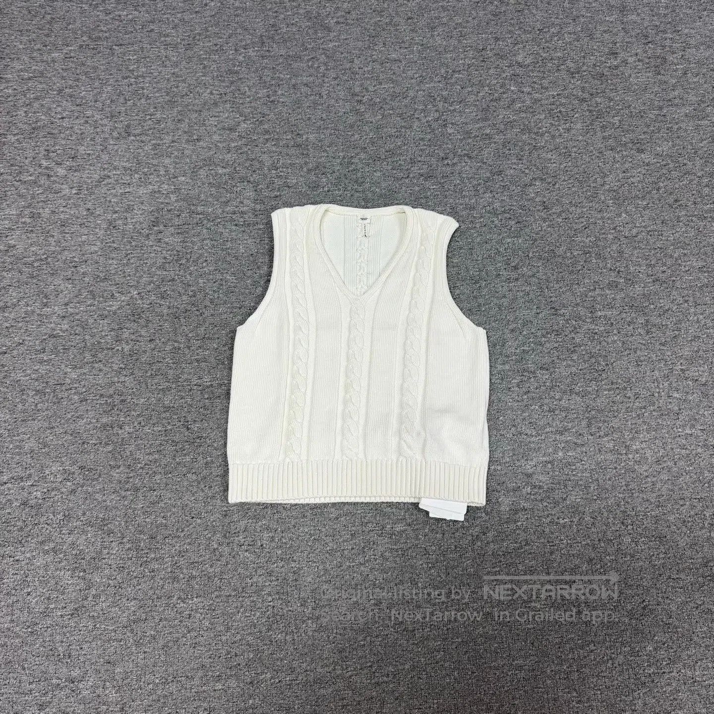 Hermes Hermes size 40 V-neck knitted vest with a twisted pattern| Size L / US 10 / IT 46 - 1 Thumbnail