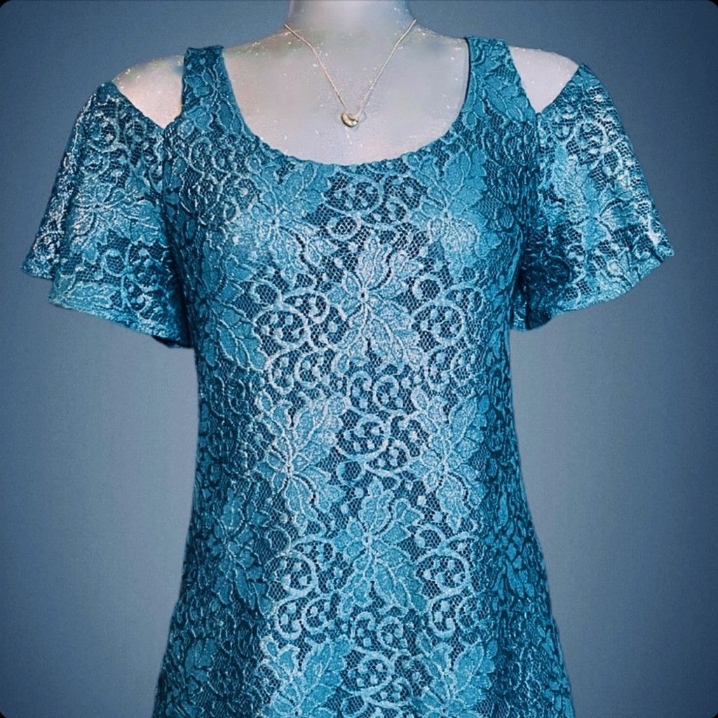 Le Chateau Le Chateau Cold Shoulder Blouse Short Sleeve Teal Lace XXS Size XXS / US 00 / IT 34 - 1 Thumbnail