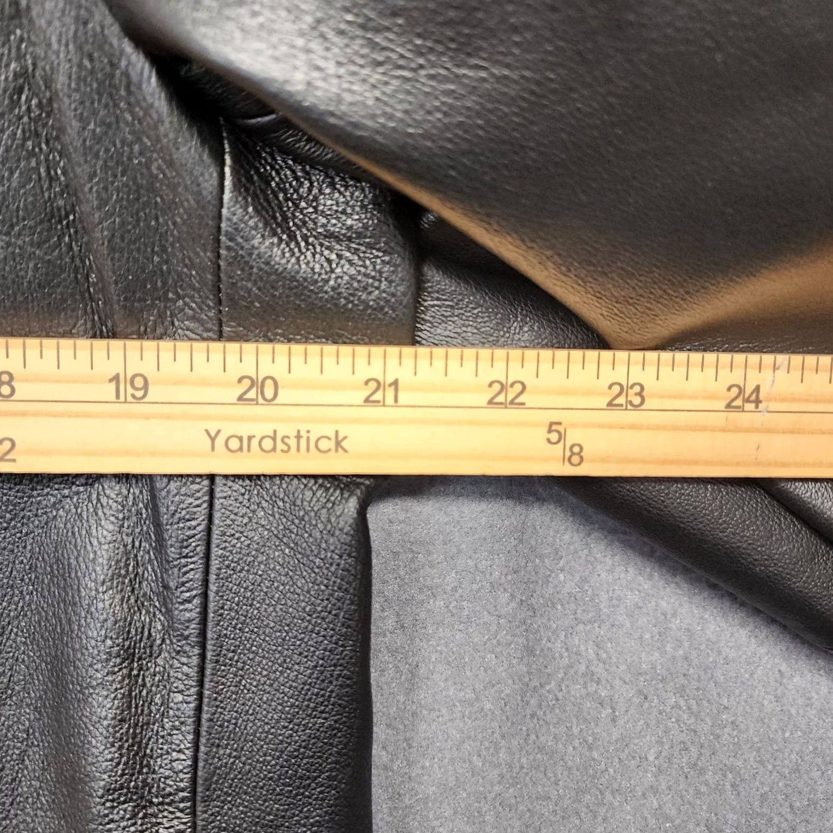 Croft & Barrow Croft & Barrow Mens Leather Coat Jacket Black Classic Button Front EXCELLENT Coat Leather Button Mens M Black 42 Chest Mid-Length Solid Size US M / EU 48-50 / 2 - 5 Thumbnail