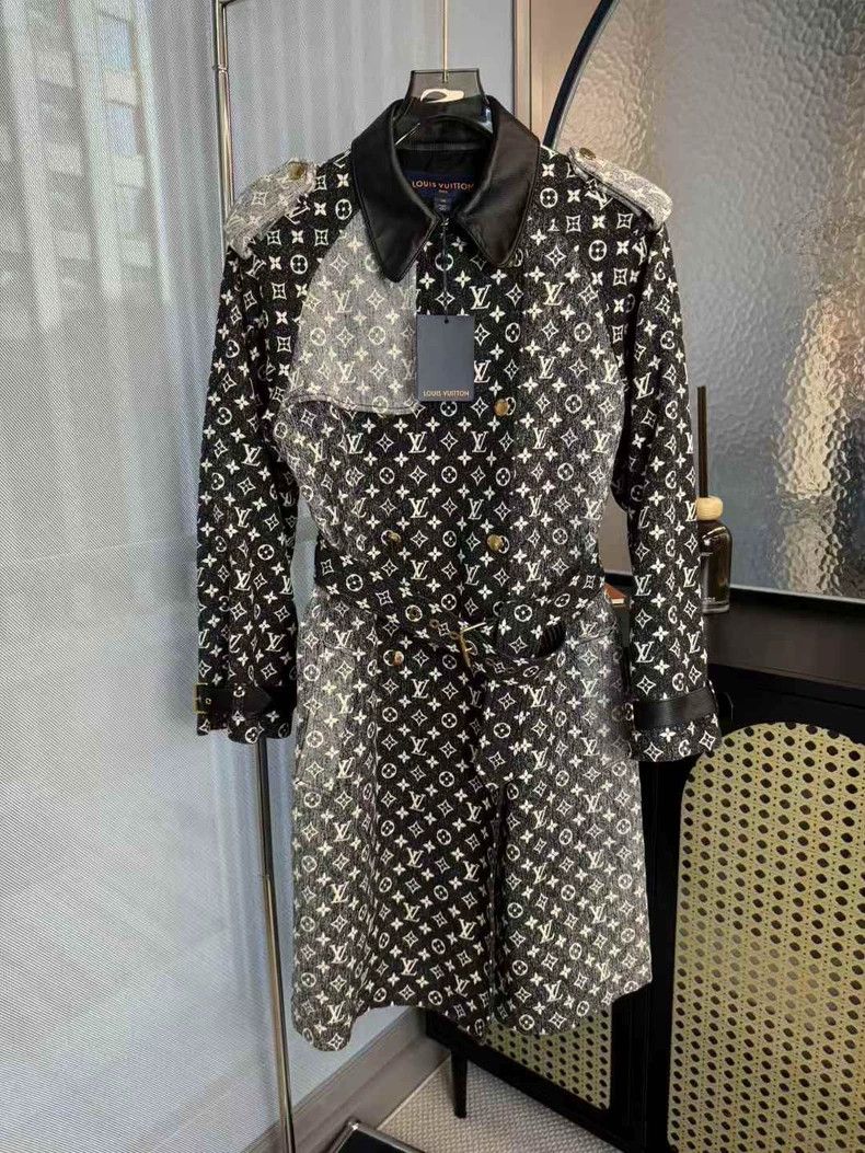 Louis Vuitton Louis Vuitton Denim Monogram Coat Size 38 - dmc Size US S / EU 44-46 / 1 - 1 Thumbnail
