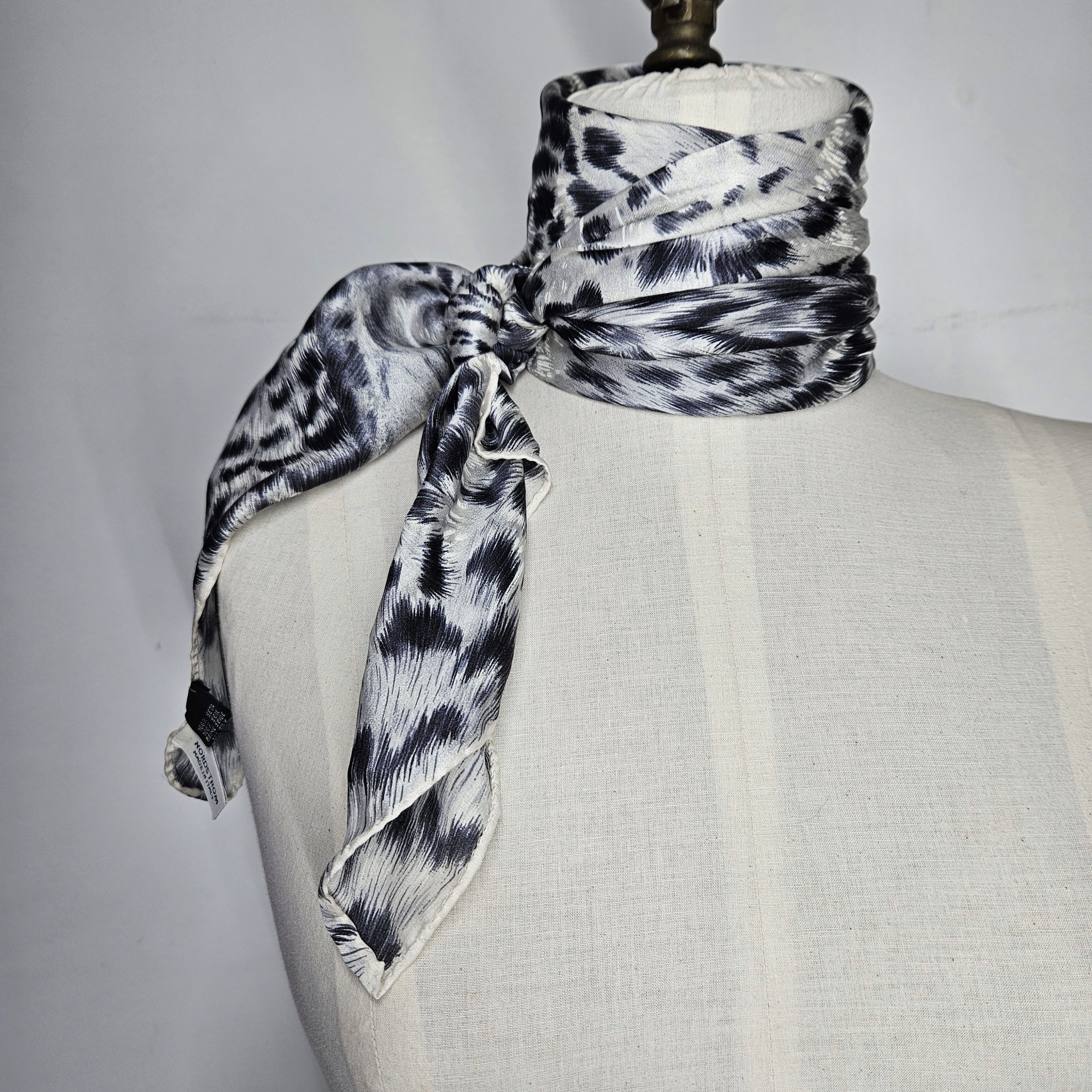 Nordstrom Nordstrom 34x34" Scarf 100% Silk Vintage White Lion Handmade Size ONE SIZE - 4 Thumbnail
