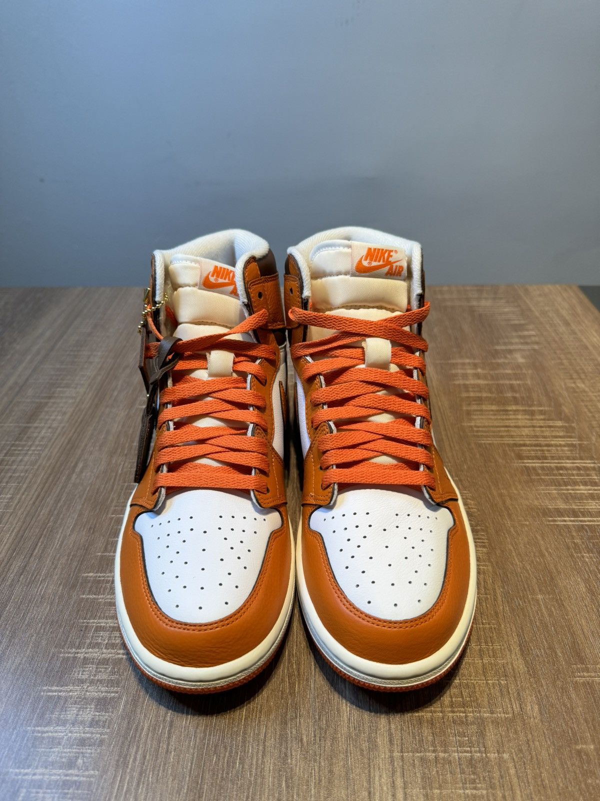 Jordan Brand Nike Sample Air Jordan 1 Retro High Starfish Women’s Size 9 Size US 9 / IT 39 - 3 Thumbnail