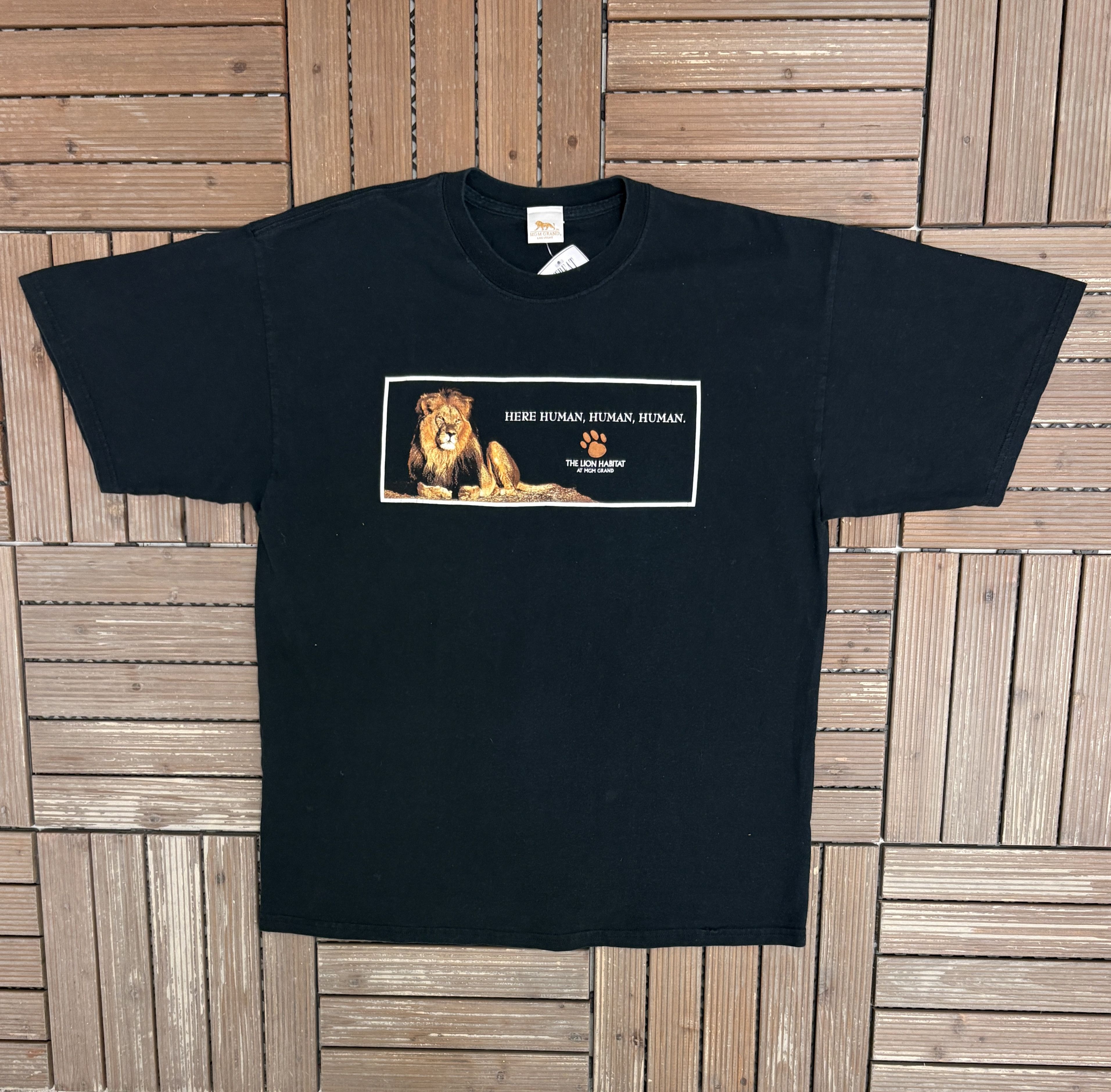Vintage The Lion Habitat At MGM Grand Vintage Black T-Shirt Tee Size US XL / EU 56 / 4 - 1 Thumbnail
