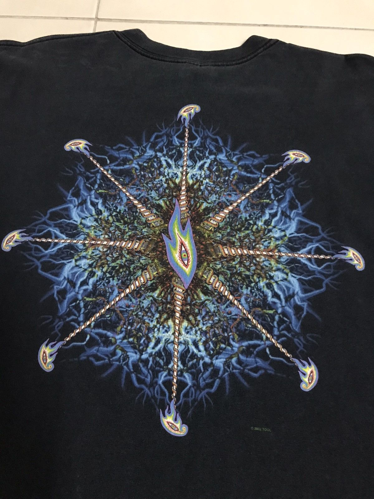 Band Tees × Vintage Rare Vintage 2002 Tool in Concert Sun Faded T-Shirt Size US XL / EU 56 / 4 - 8 Thumbnail