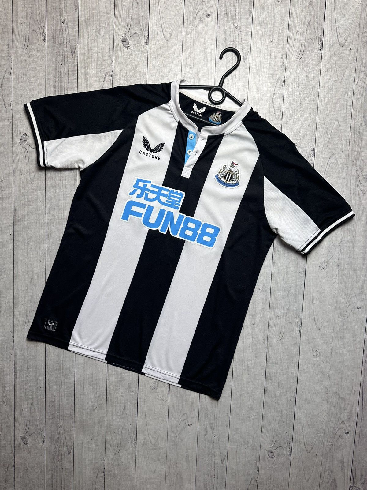 Castore New Castle United Castore soccer jersey size XL striped Size US XL / EU 56 / 4 - 1 Thumbnail