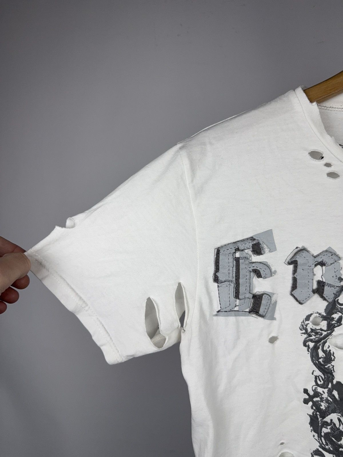 Energie 00s Energie Distressed Gothic Cross Graphic T-Shirt Y2K Size M / US 6-8 / IT 42-44 - 5 Thumbnail