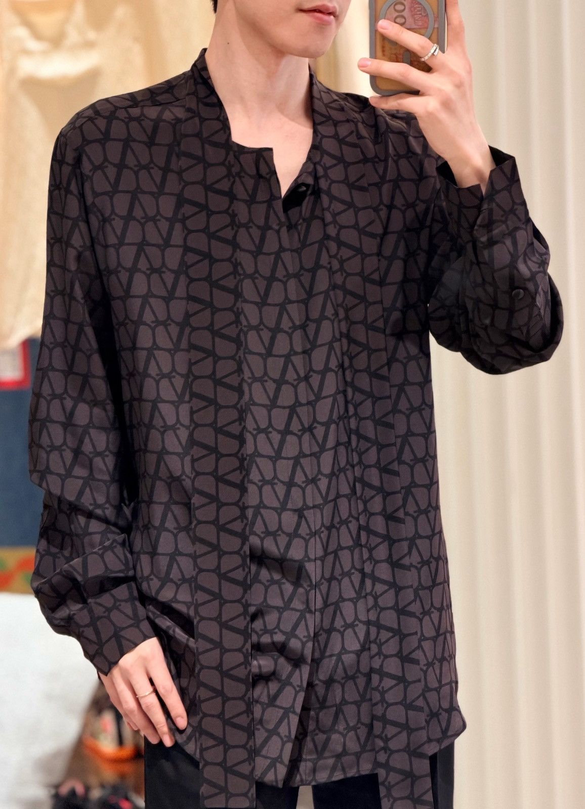Valentino neck tie silk shirt.with all over Toile Iconography print 39 Size US M / EU 48-50 / 2 - 2 Thumbnail