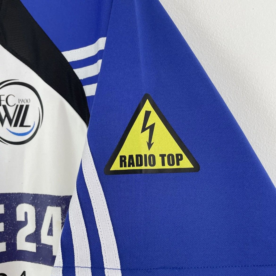 Adidas Vintage FC Wil Adidas Home Signed Jersey Shirt 2002/2003 Size US L / EU 52-54 / 3 - 14 Thumbnail