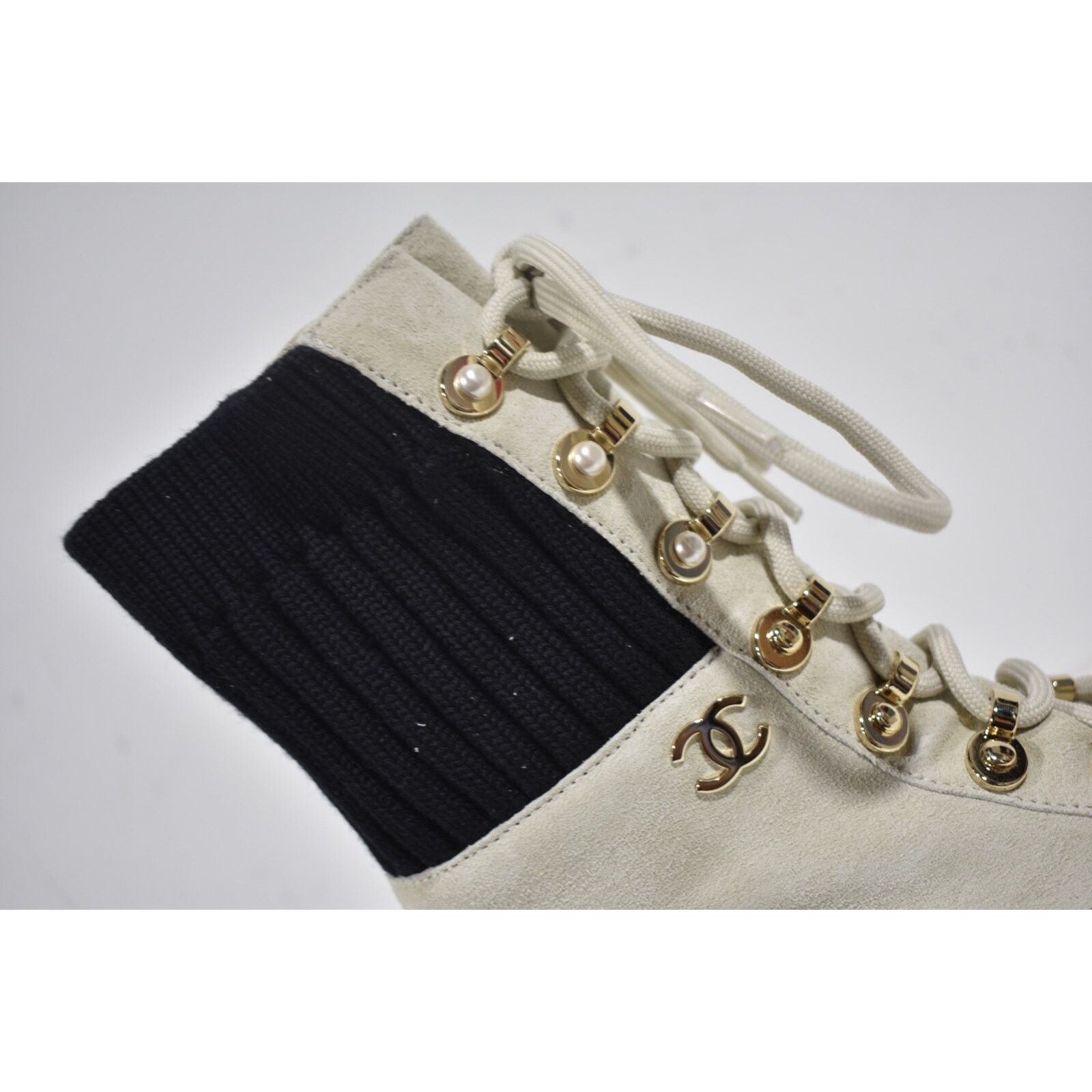 Chanel Chanel 21K Ivory Suede Black CC Platform Combat Lace Up Size US 7 / IT 37 - 5 Thumbnail