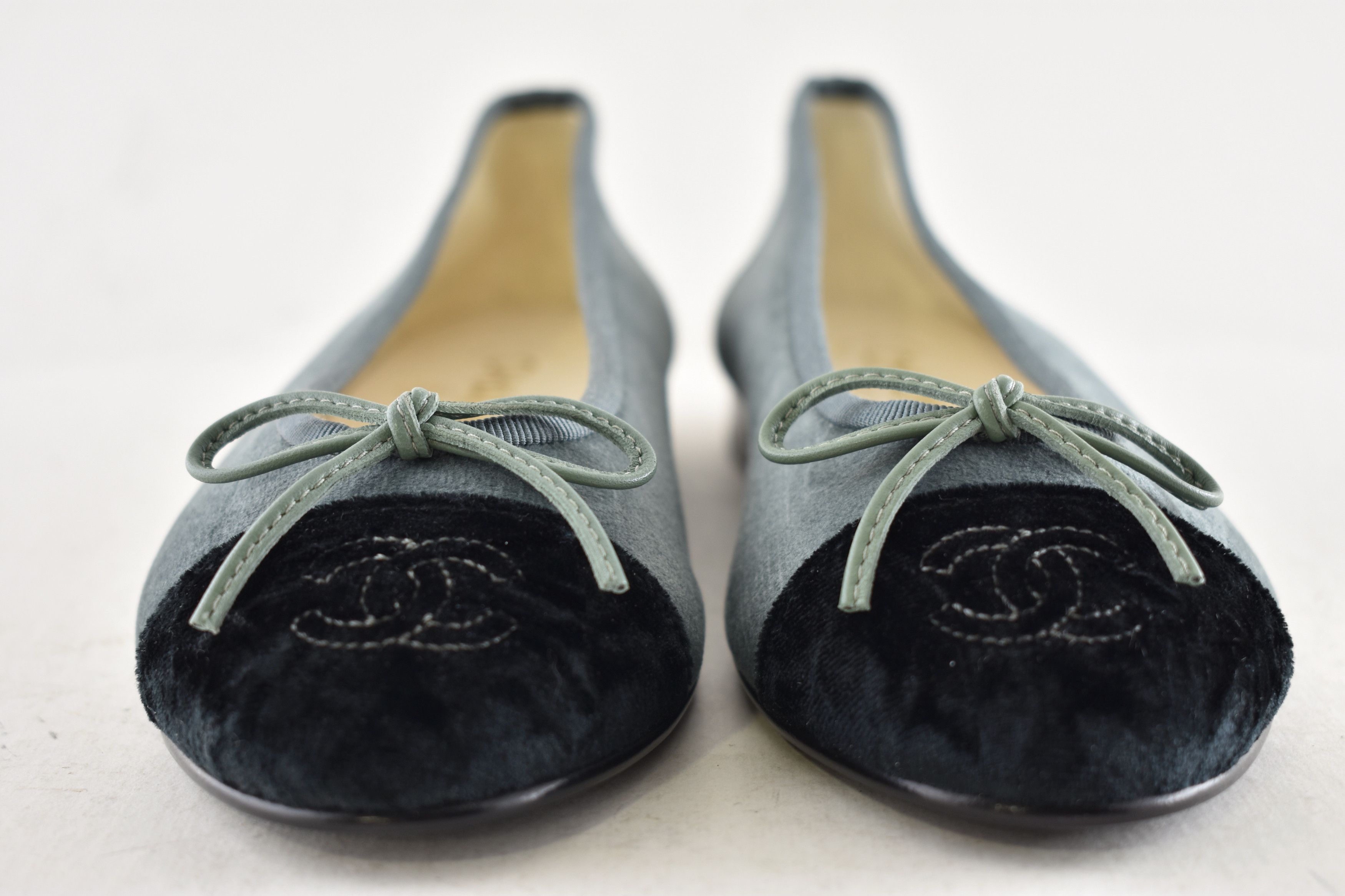 Chanel Chanel 24A Black Velvet CC Classic Ballet Ballerina Flat 36c Size US 6 / IT 36 - 9 Thumbnail