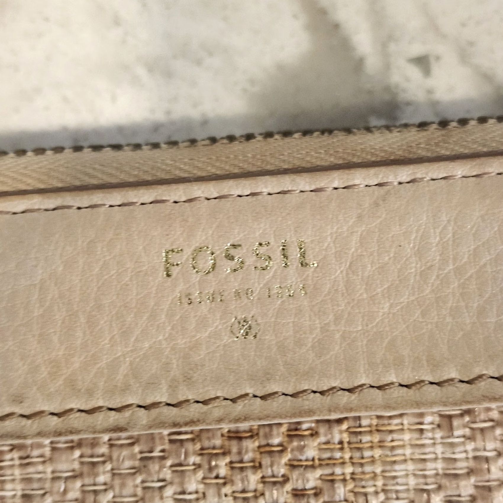 Fossil Fossil Zip-Around Wallet Tan Straw Leather Beige Womens S Color Beige Zip-Around Wallet Womens S Leather Wristlet Clutch NEEDS CLEANING Size ONE SIZE - 5 Thumbnail