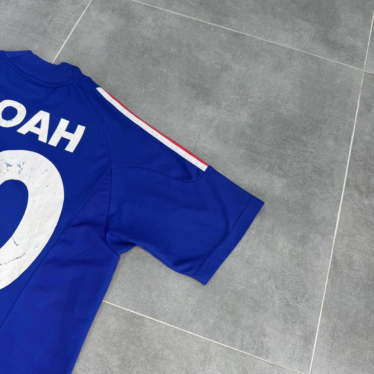 Vintage Vintage Adidas France National 2002/2004 Home Soccer Jersey Size US M / EU 48-50 / 2 - 18 Thumbnail
