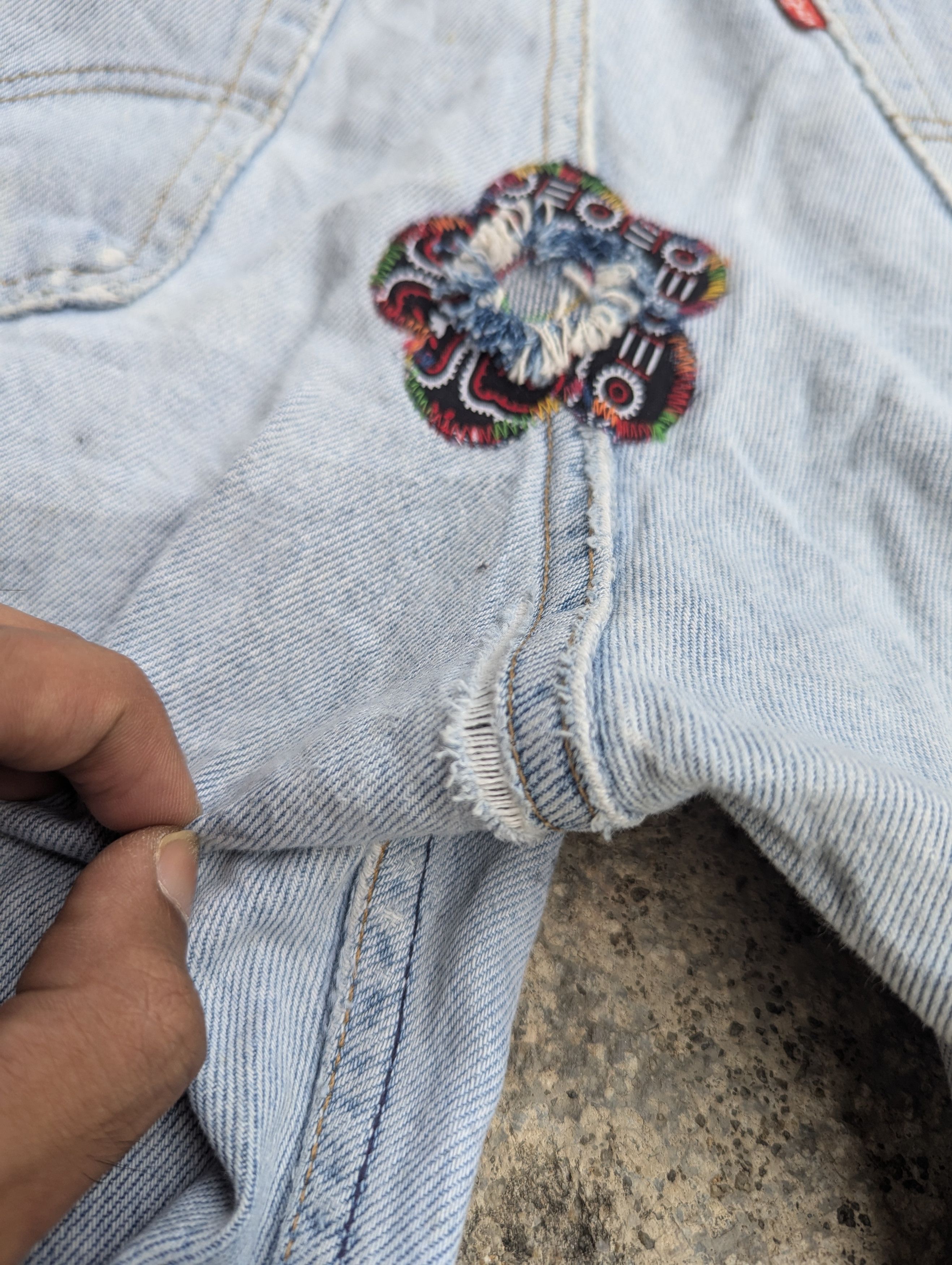 Levi's Vintage Levis 501 Custom Made Flower Patches Size US 31 - 16 Thumbnail