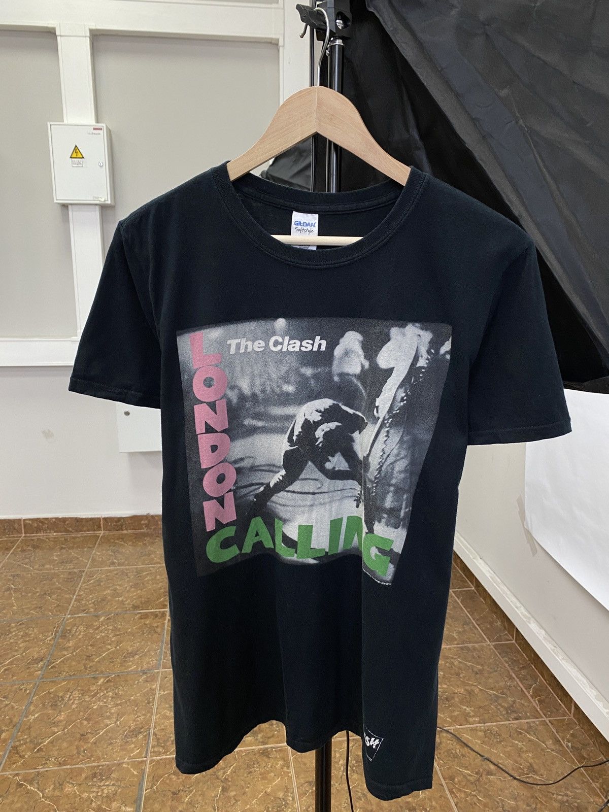 Gildan 🇬🇧 Vintage The Clash London Calling T-shirt Rare Retro Hype Size US M / EU 48-50 / 2 - 1 Thumbnail