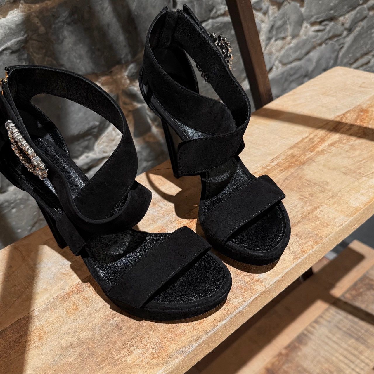 Louis Vuitton Louis Vuitton Black Suede Madeleine Crystal Logo Sandals Size US 9 / IT 39 - 13 Thumbnail