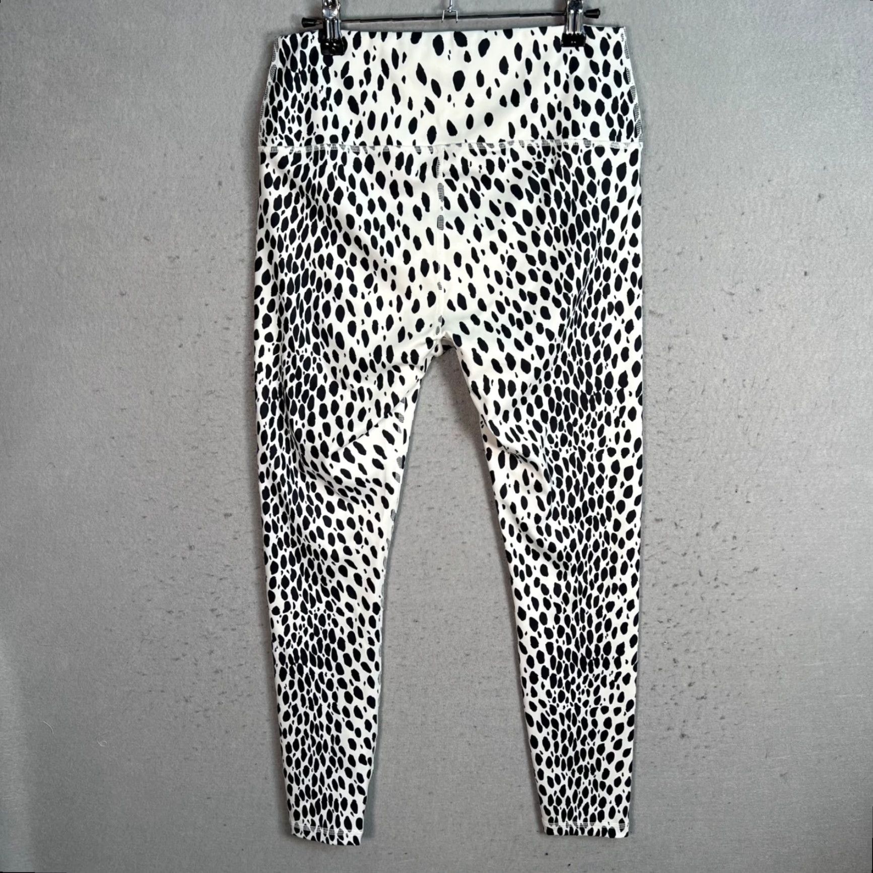 Reformation VINTAGE Reformation Leggings Women Adult Large Animal Print High-Waist Activewear White Size L Size 36" / US 14 / IT 50 - 2 Thumbnail