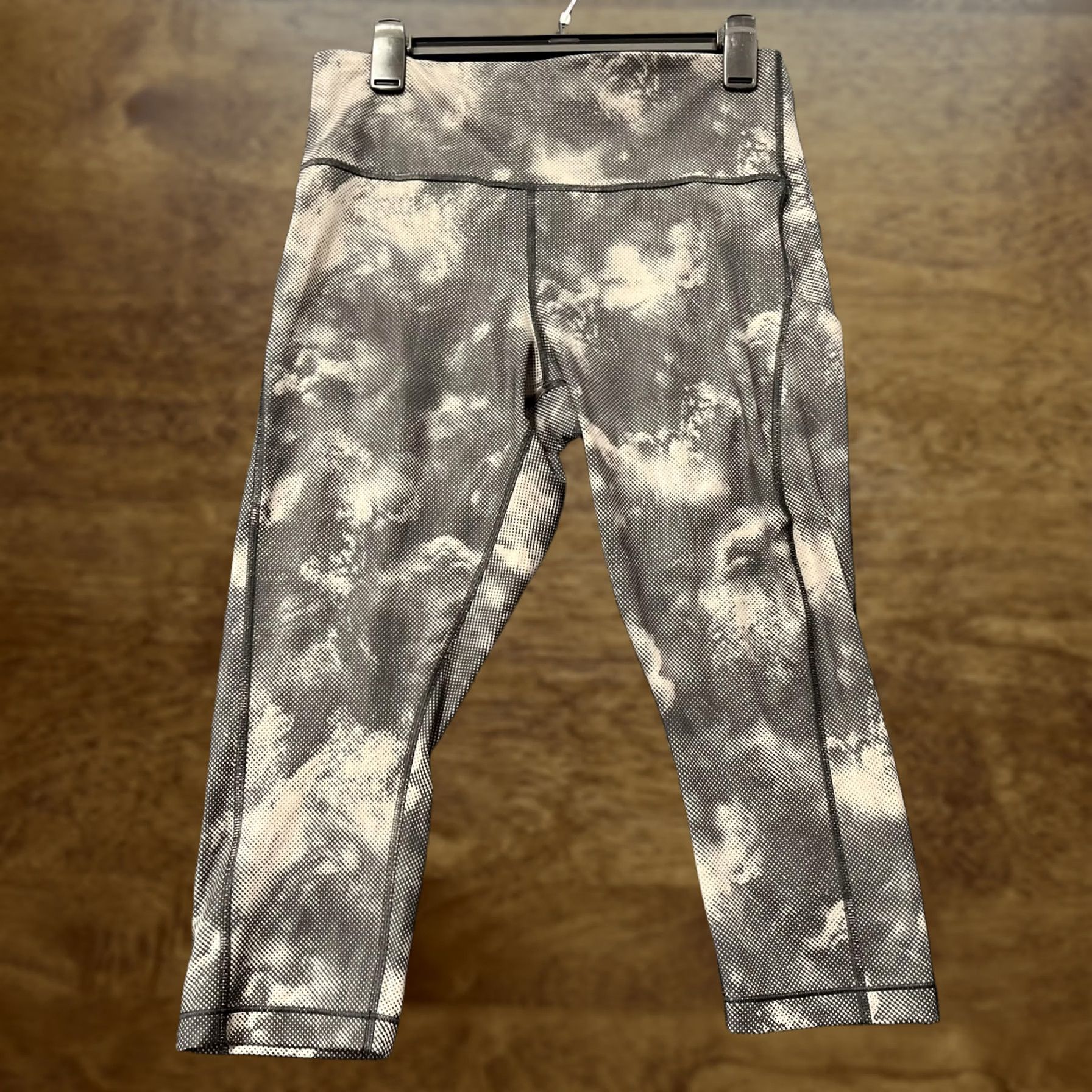 Athleta Athleta Leggings Capri Womens 1X Gray Tie Dye High Rise Yoga Pocket Stash Size 40" / US 18 - 1 Thumbnail