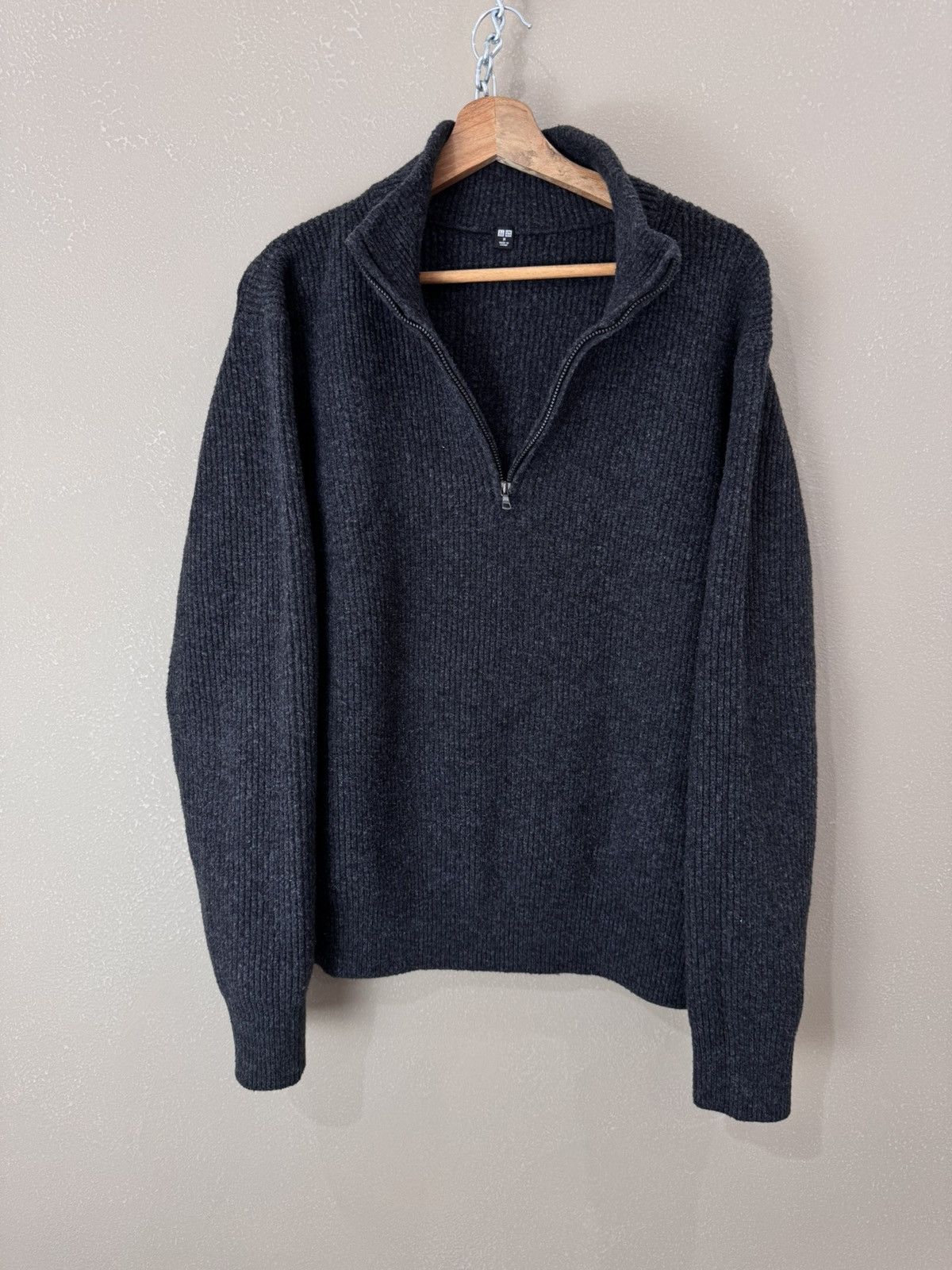 Uniqlo Vintage 90s style Uniqlo blank sweater old money size M Size US M / EU 48-50 / 2 - 1 Thumbnail