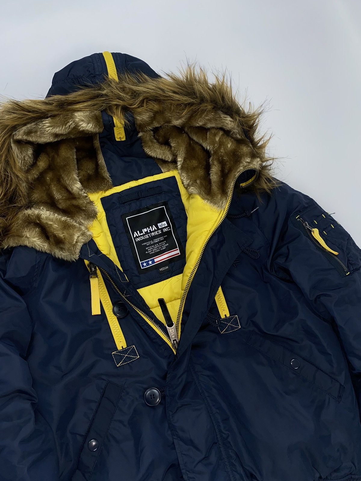 Alpha Industries × Vintage 🚨 Alpha Industries vintage down jacket bomber man M Size US M / EU 48-50 / 2 - 5 Thumbnail