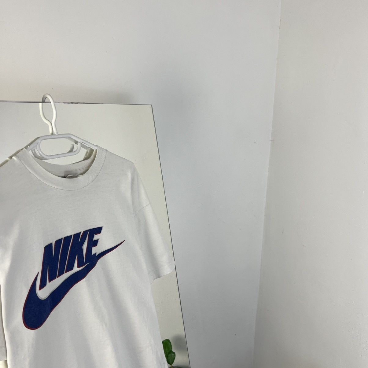 Nike Vintage Y2K Nike Big Logo Distressed Oversized T-Shirt Size US M / EU 48-50 / 2 - 2 Thumbnail