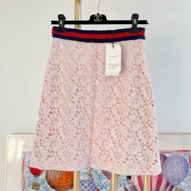 Gucci Gucci Pink lace skirt Size 26" / US 2 / IT 38 - 1 Thumbnail