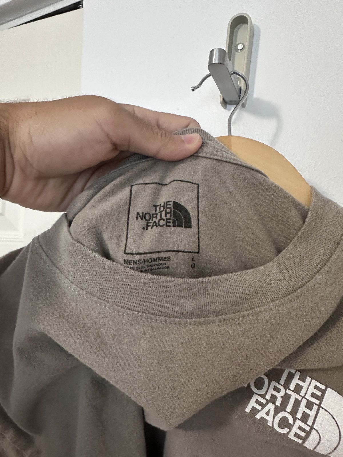 The North Face North face tee with blue back box logo Size US L / EU 52-54 / 3 - 2 Thumbnail