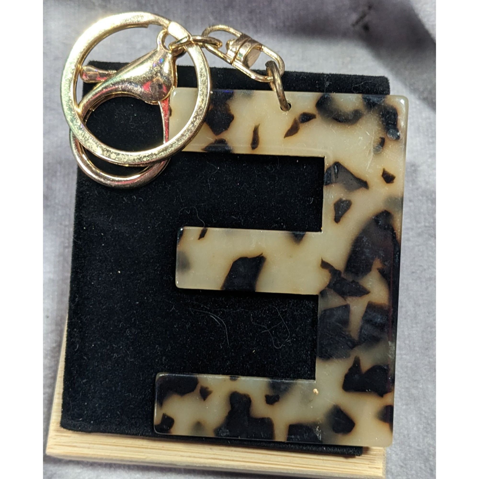 Other Tortoise Pattern Large Letter E Fashion Keychain Size ONE SIZE - 4 Thumbnail