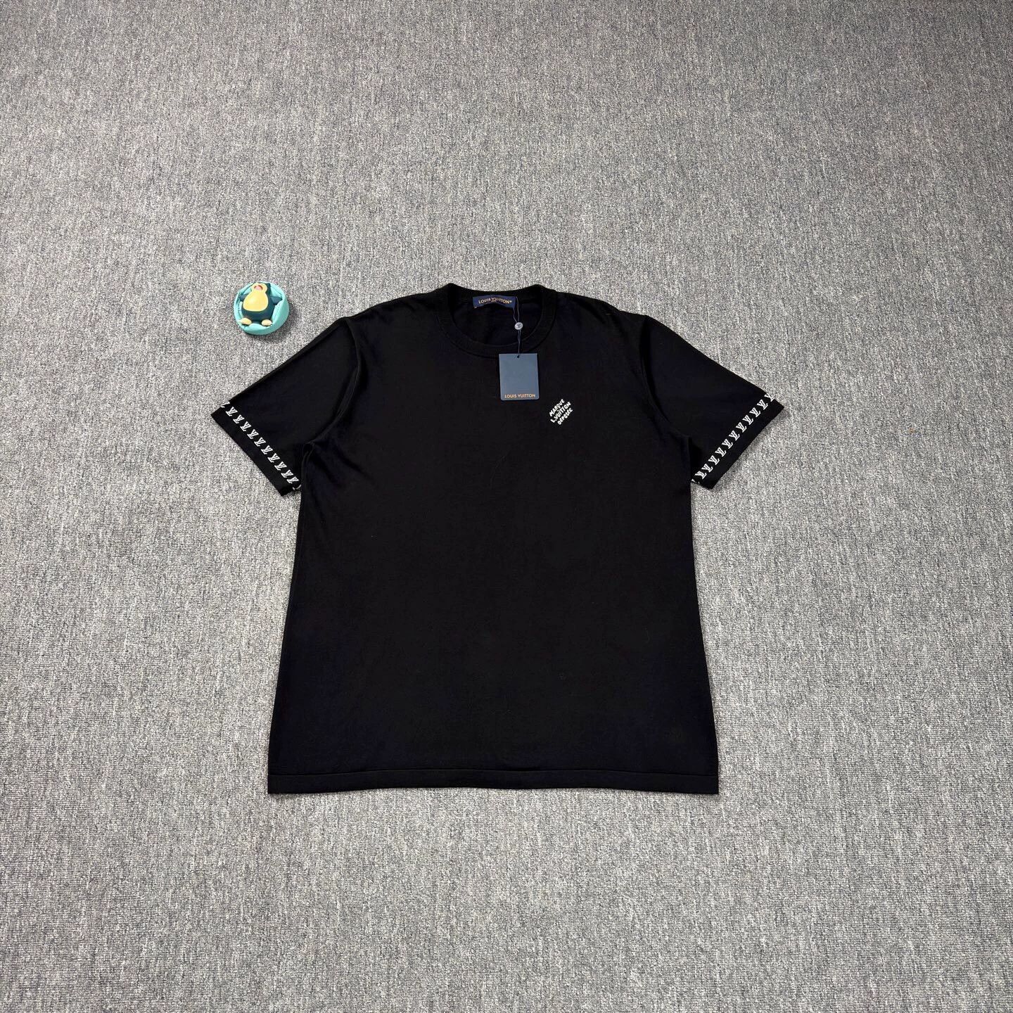 Louis Vuitton LV 25 Black Cuff Allover Print Knit Tee 4L Size US XXL / EU 58 / 5 - 1 Thumbnail