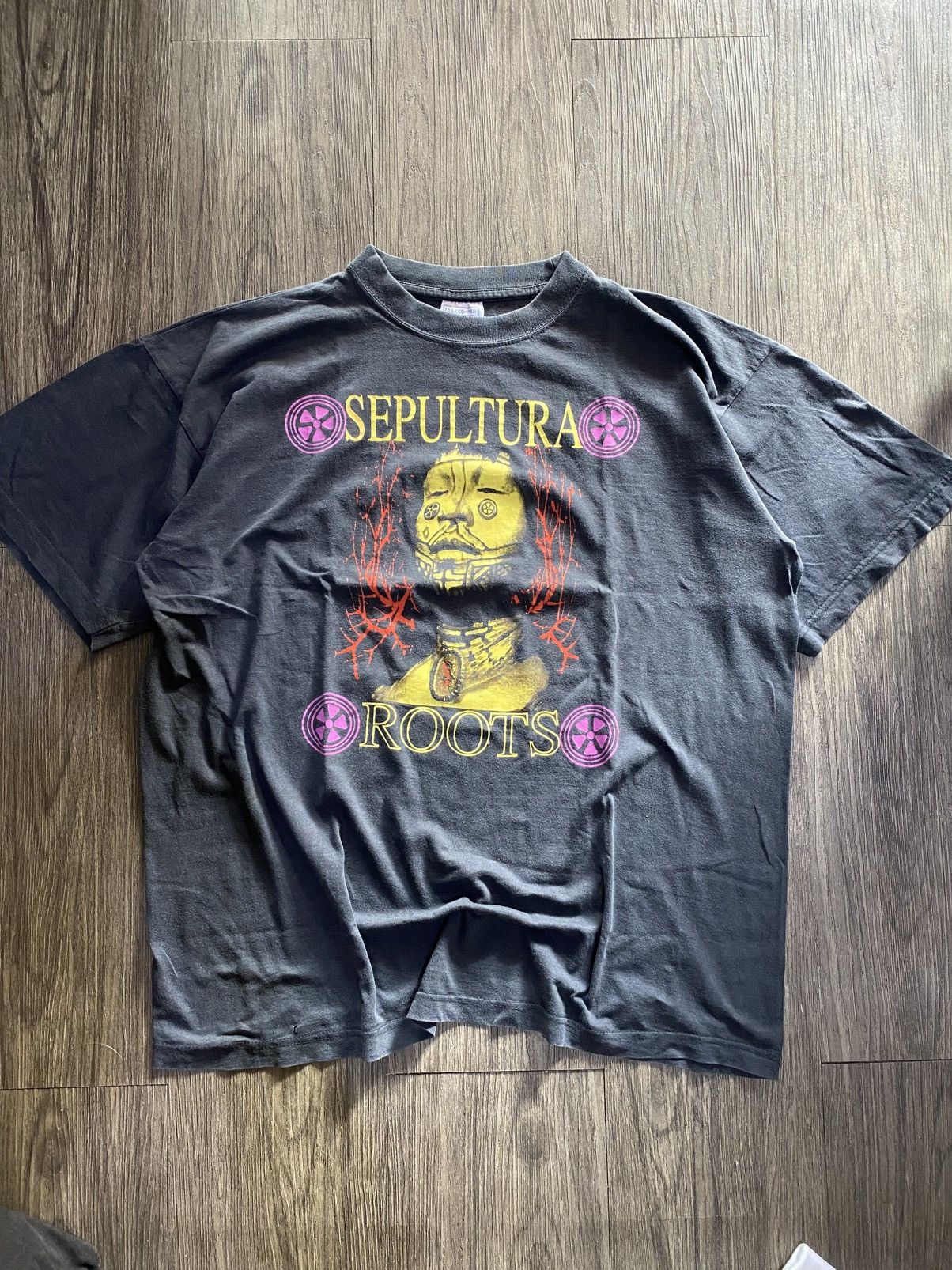 Band Tees vintage sepultura - roots Size US XL / EU 56 / 4 - 1 Thumbnail