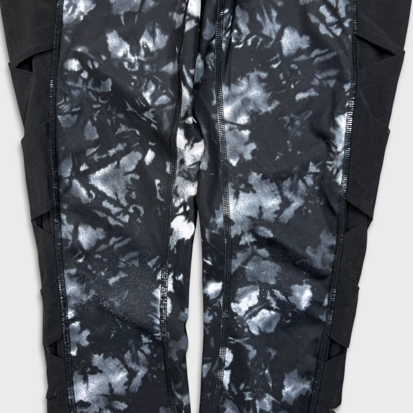 Lululemon Lululemon Rise and Flow Pants Dusk Full On Luxtreme Leggings Size 27" / US 4 / IT 40 - 4 Thumbnail