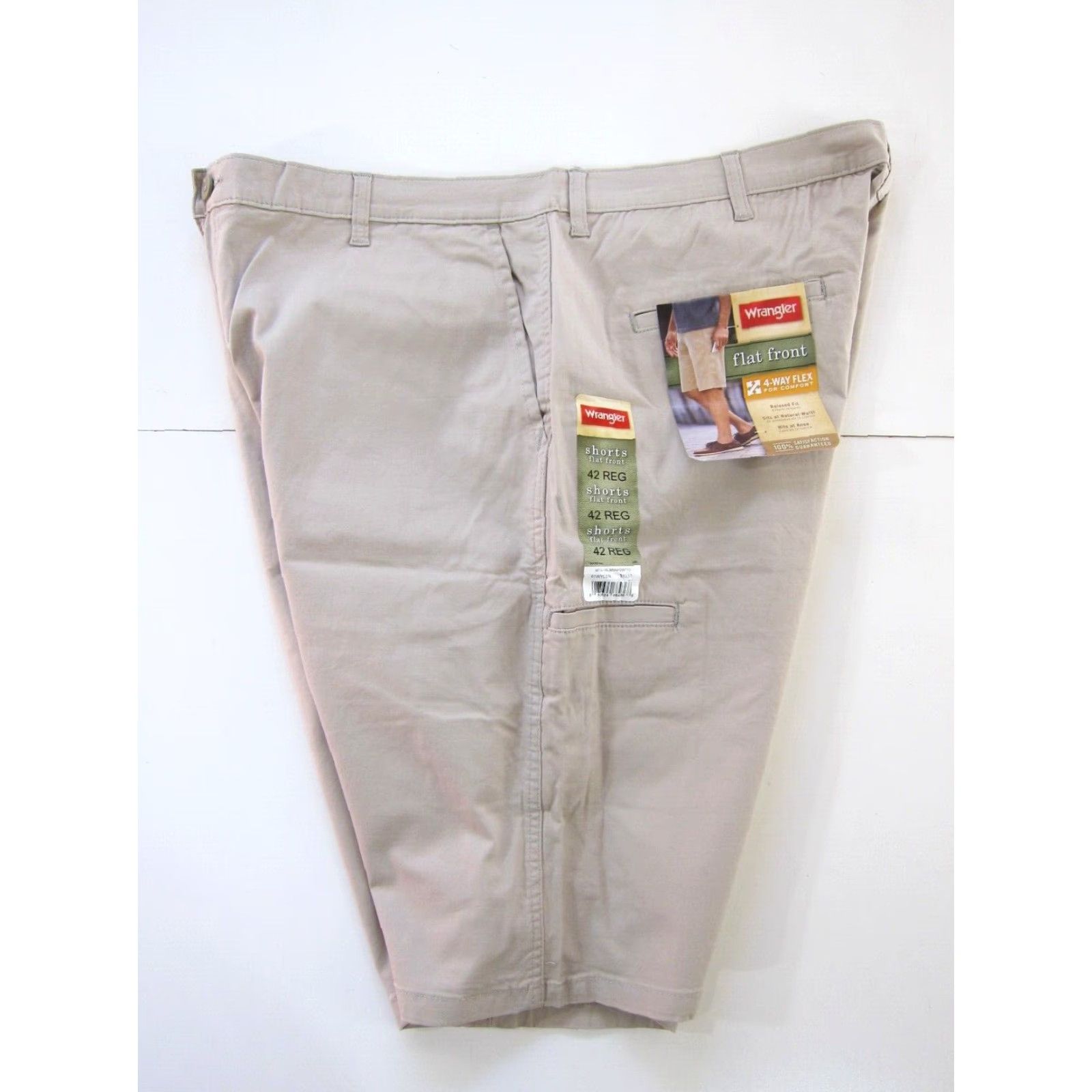 Wrangler NWT Wrangler 4-Way Flex Comfort Flat Front Pocket Cargo Chino Short Men 42 Reg Brown Cotton Cargo 42 Mens Shorts Size US 42 / EU 58 - 6 Thumbnail